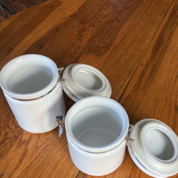 OGGI WHITE BLACK & SILVER AIRTIGHT CANISTERS IN GOOD USED CONDITION - Picture 5 of 12